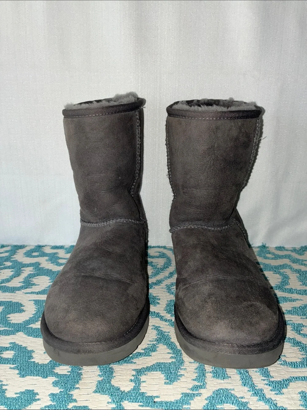 UGG Women's Classic Short shearling Winter Midcalf Boots - Charcoal Gray Sz 7